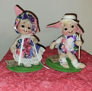 1995 Annalee Easter Parade 8" Boy Bunny & 8" Girl Bunny. Set of 2